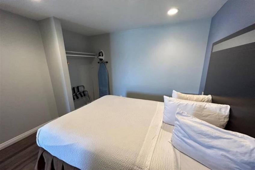 1 King Bed  Non-Smoking - foto 14