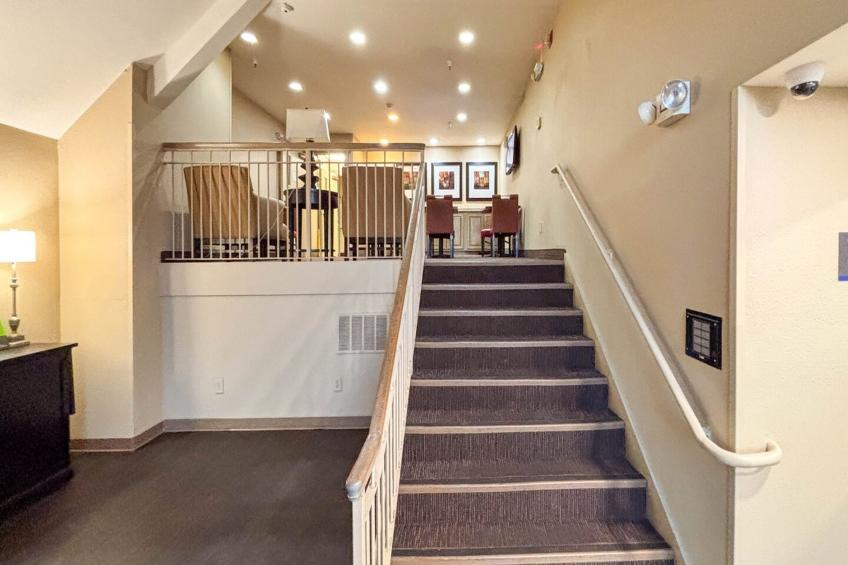 1 Queen Bed | Mob Acc Tub Ste Nsmk Sb Micfri - foto 4