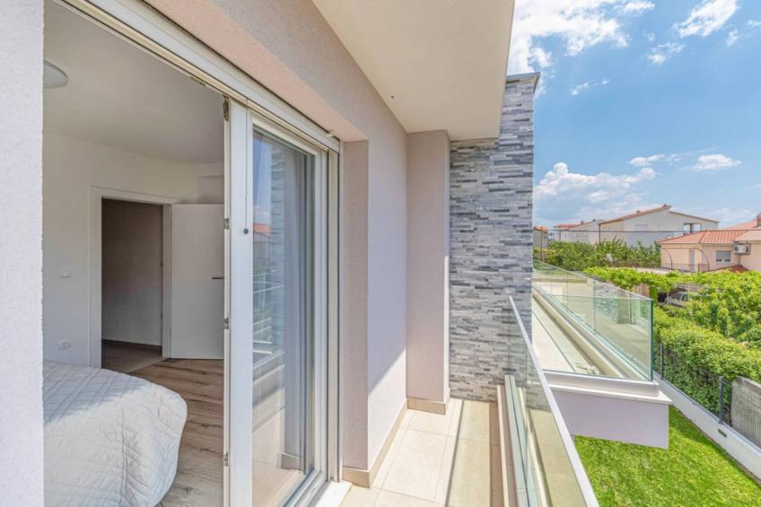 Expansive Retreat with Private Pool & BBQ, Near the Beach - Six Bedroom Villa - foto 29