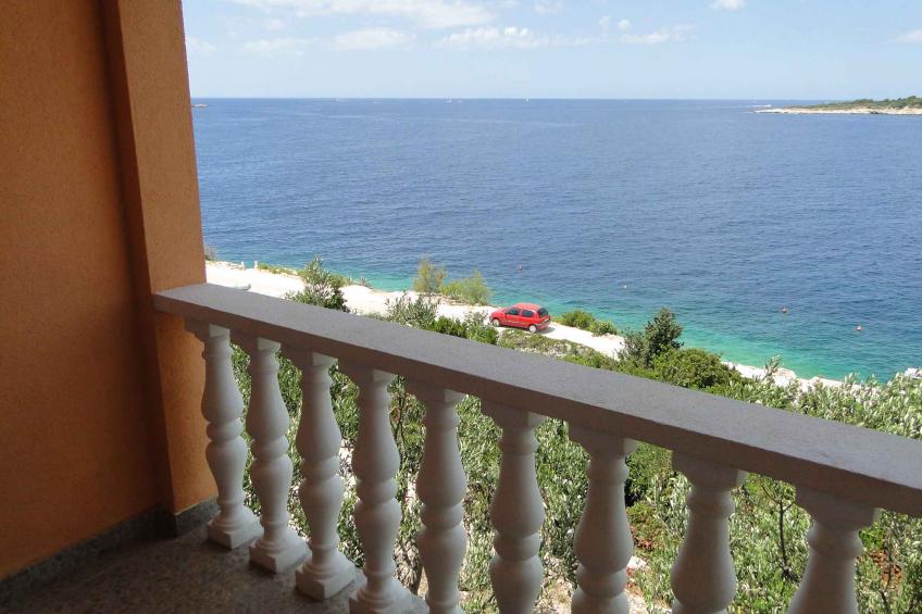 Holiday apartment with sea view 50 m from the beach - BF-MZGTY