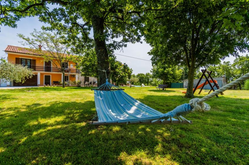 Schönes Haus mit großer grüner Umgebung, Pool - foto 44
