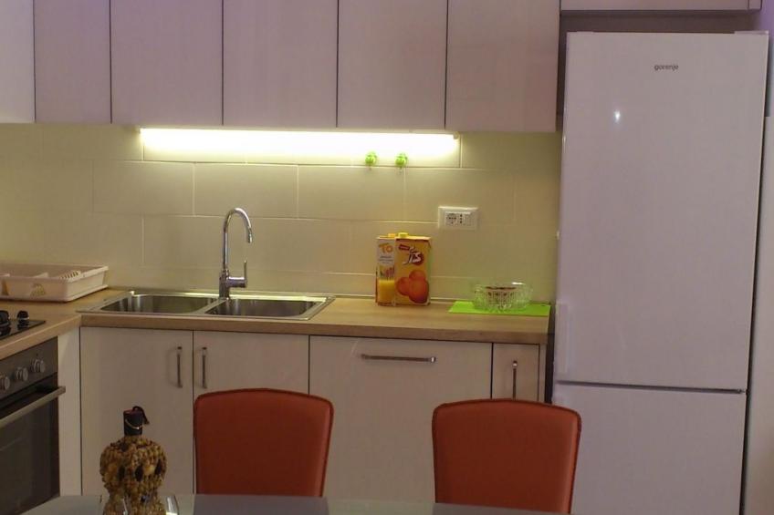 Moderne Ferienwohnung in Omiš mit Terrasse und Garten - foto 16