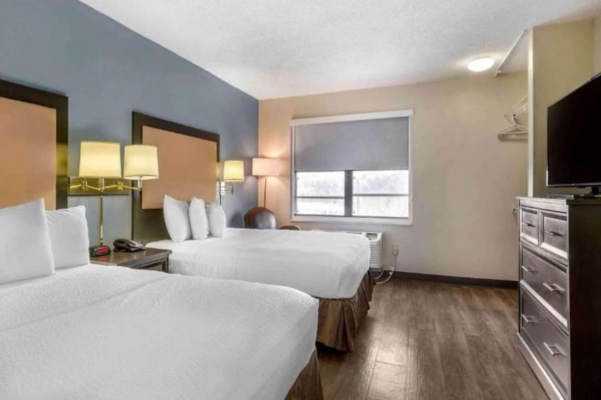 2 Queen Beds | Smoking, Kitchen - foto 8