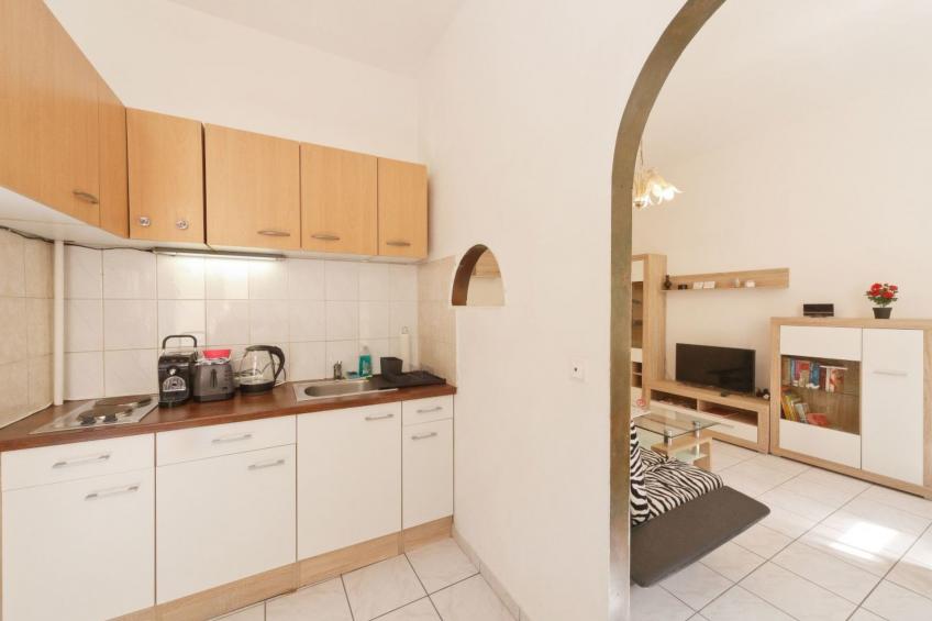 Wohnung in Fünfhaus mit Garten - foto 6