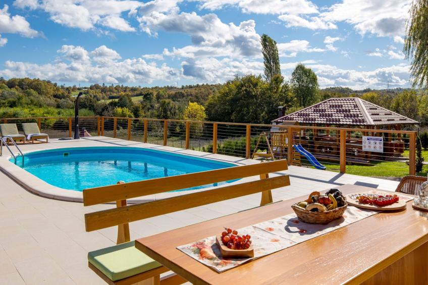 House Drvena kuća Babylonica