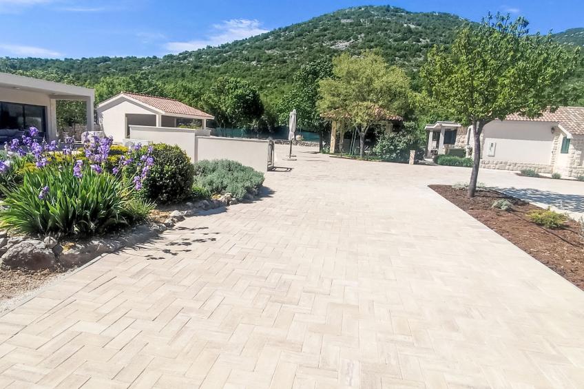 Freistehendes Ferienhaus in Duge Njive mit Privatem Pool - foto 12