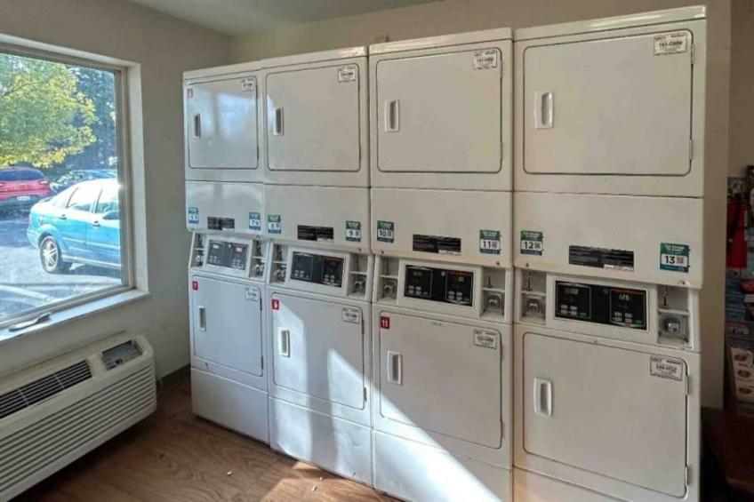 1 Queen Bed  Non-Smoking Kitchen - foto 28