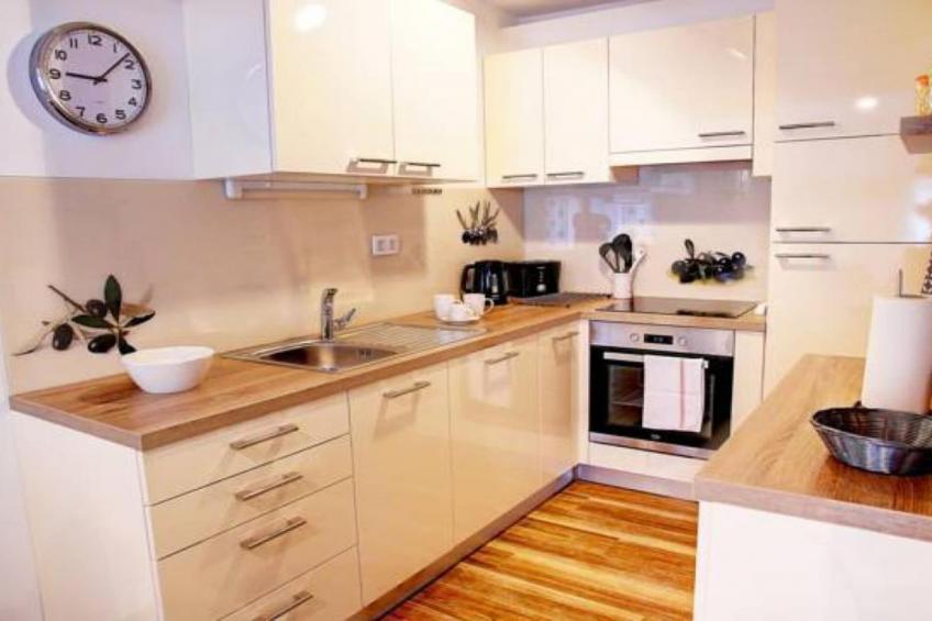 Stylish Retreat with BBQ and Modern Amenities near Terme - Three Bedroom Apartment - foto 9