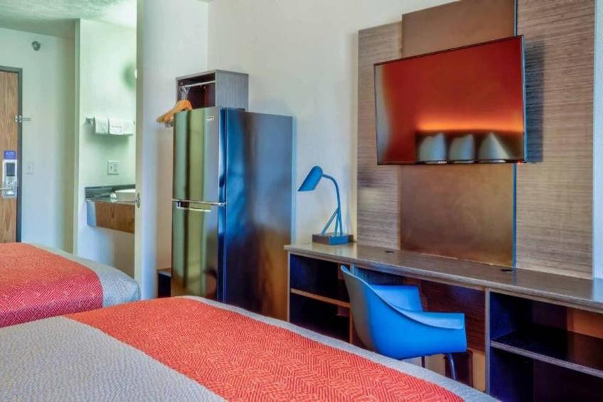 3 Queen Beds  Non-Smoking Micfridge - foto 30