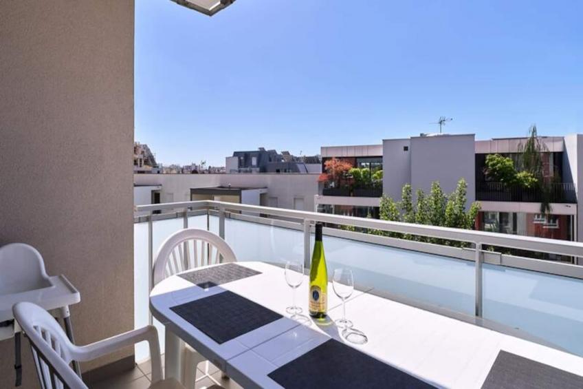 Dans Les étoiles - 2 Chambres Proche Centre Ville Avec Parking Inclus - foto 4