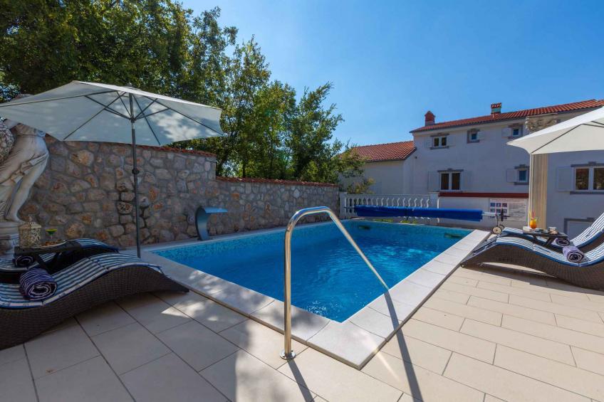 Holiday apartment with Internet and outdoor pool - BF-5N98