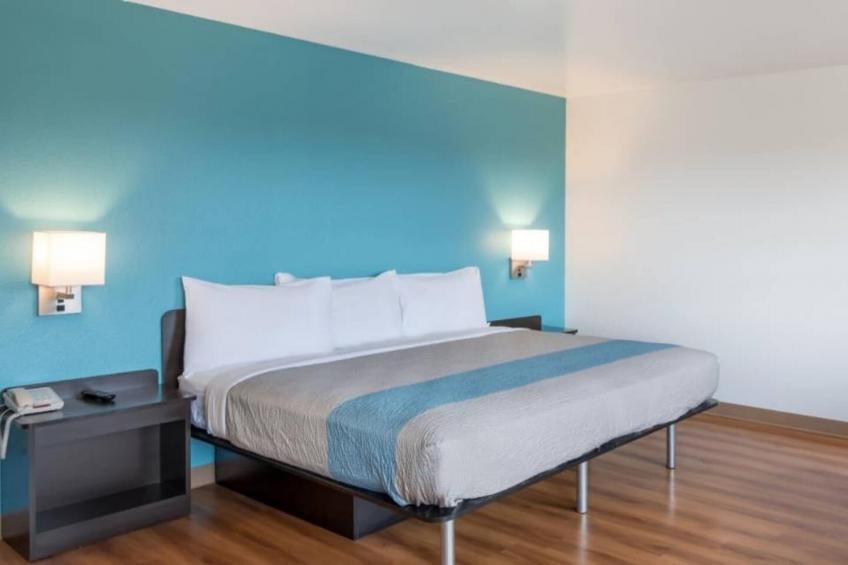1 KING BED  SUITE NON-SMOKING MINI FRIDGE