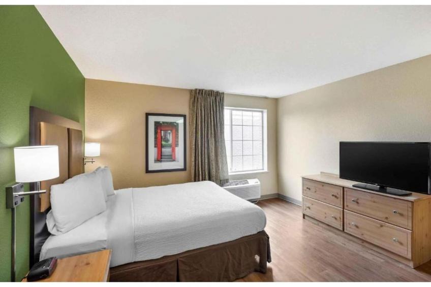 1 King Bed | Non-Smoking, Kitchen - foto 23