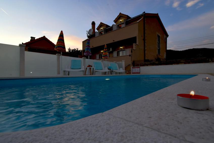 für 8 Personen mit privatem Swimmingpool im Hinterland von Split - foto 54