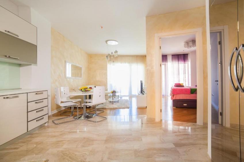 Exclusive Budva Stay Steps From the Beach - One Bedroom Apartment with Balcony - foto 2