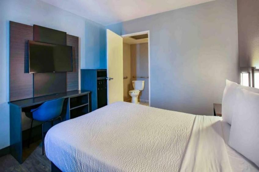 1 Full Bed  ADA/Tub - foto 10