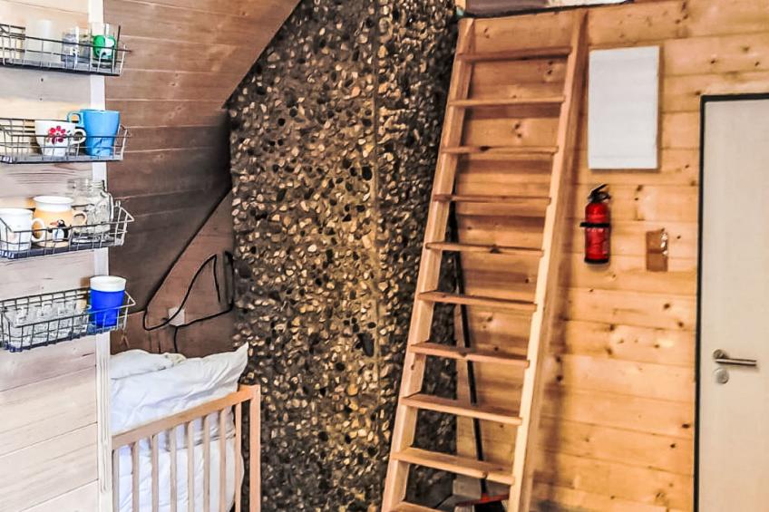 Roubenka u potoka - foto 11