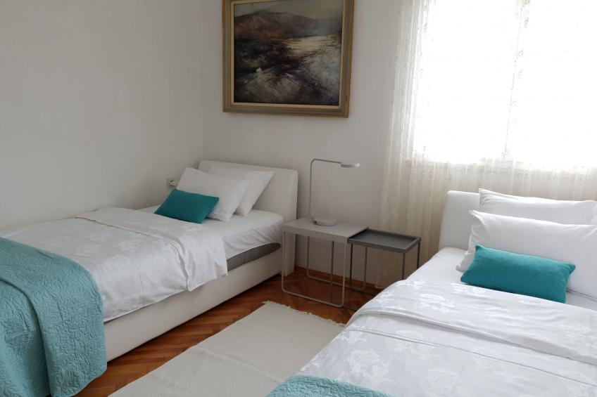 Großes, strandnahes Ferienhaus in Podglavica - foto 19