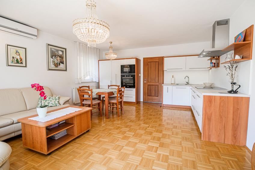 Sunny and Spacious Apartments with Terrace near Water Park - One Bedroom Apartment with Terrace - foto 2