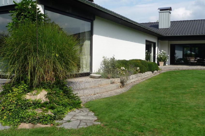 Großzügiges Haus mit traumhafter Gartenanlage - foto 3