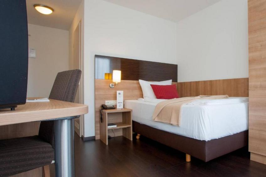 Stuttgart Großbettlingen by Belvilla Single Room - foto 2