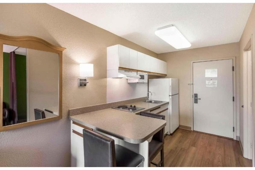 2 Queen Beds | Smoking, Kitchen - foto 12