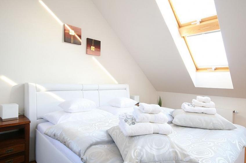 Luxuriöse Altbau-Dachgeschosswohnung in Prag - foto 2