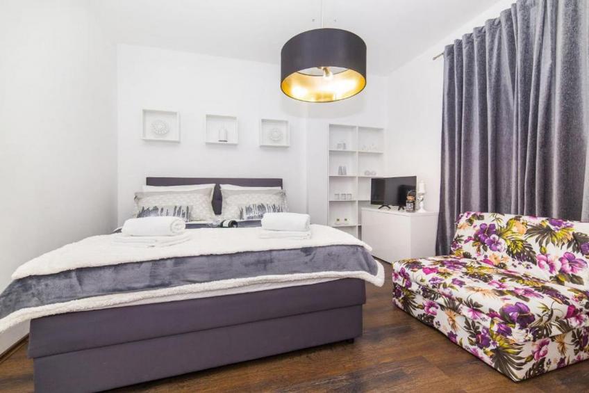 Charming Villa with Outdoor Pool, BBQ, and Sun Deck in Tranquil Kaštela Area - Five bedroom Villa - foto 18