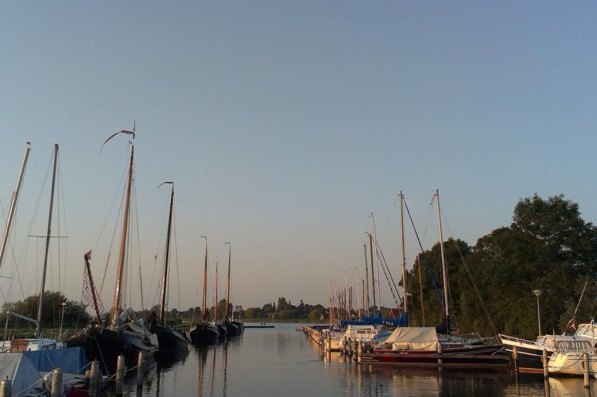 Boot "De Frijheit" mit Blick auf das Wasser - foto 24