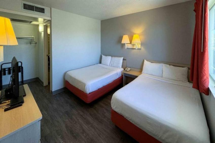 2 Full Beds  Suite Non-Smoking Kitchen - foto 4
