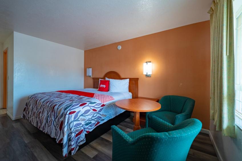 Premium Queen Bed with Kitchenette - foto 12