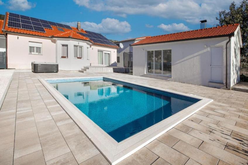 Ana mit Pool und Jacuzzi - foto 2