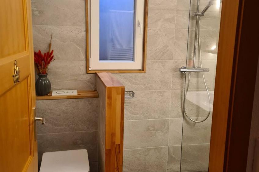 Chalet mit Seeblick, Jacuzzi, Sauna und Garten - foto 34