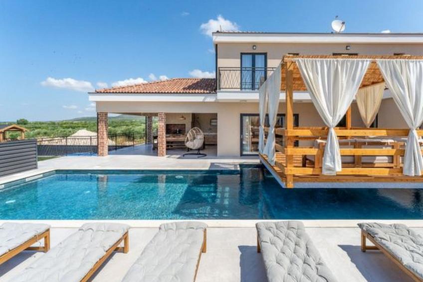 Magnificent Villa Oasis with extra large heated po - foto 12