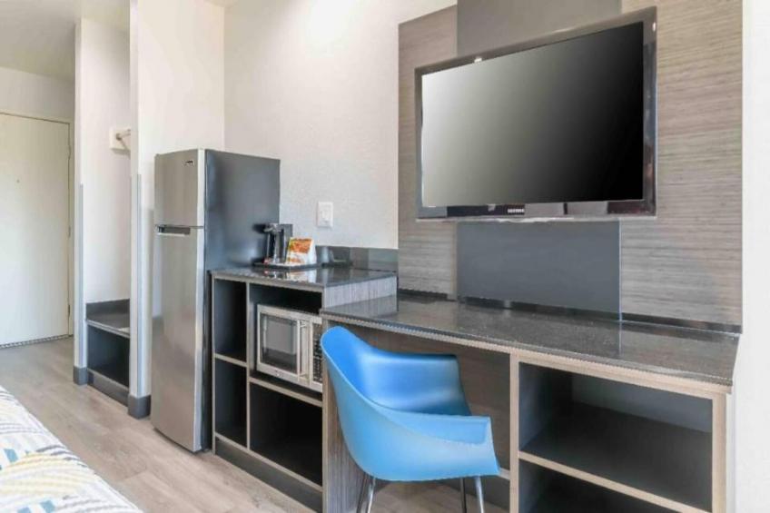 2 Queen Beds  Suite Non-Smoking Micfridge - foto 20