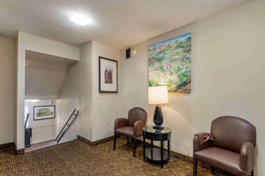 1 Queen Bed | Non-Smoking, Micfridge - foto 36