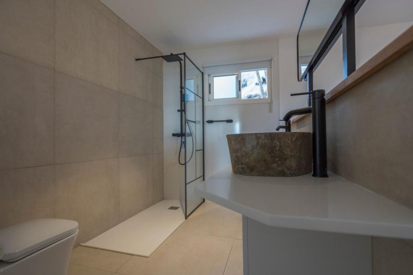 Helle Wohnung mit atemberaubender Aussicht auf das Meer und den Strand - foto 32