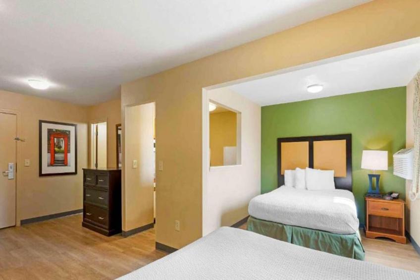 2 Queen Beds | Mobil Access Tub Nsmk Kitchen - foto 2