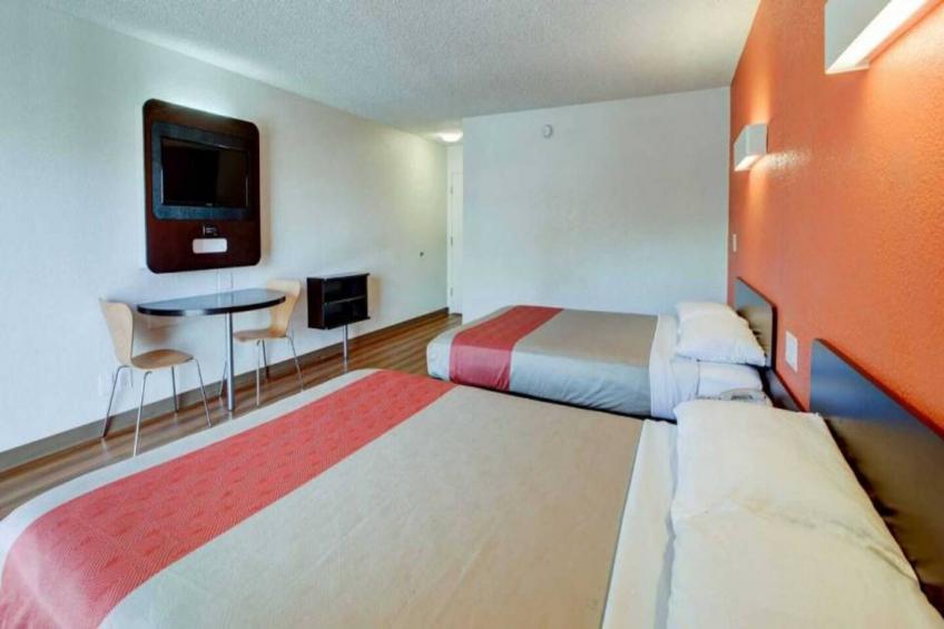 2 QUEEN BEDS - foto 9