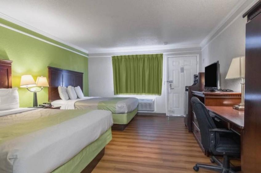 2 Queen Beds  Smoking - foto 8