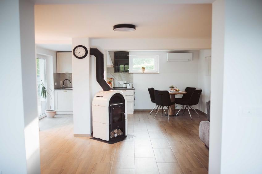 Cozy Holiday Home with Fireplace and Scenic Hills in Bistrica ob Sotli - Two Bedroom Holiday Home - foto 11