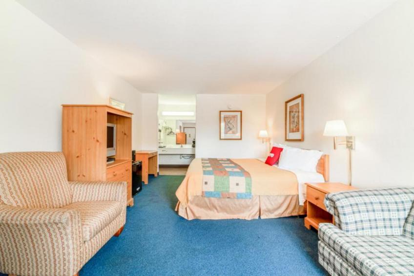 1 King Bed Sofa Sleeper Kitchenette and Jetted Tub - foto 3