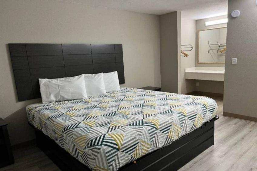 1 King Bed  Non-Smoking - foto 13