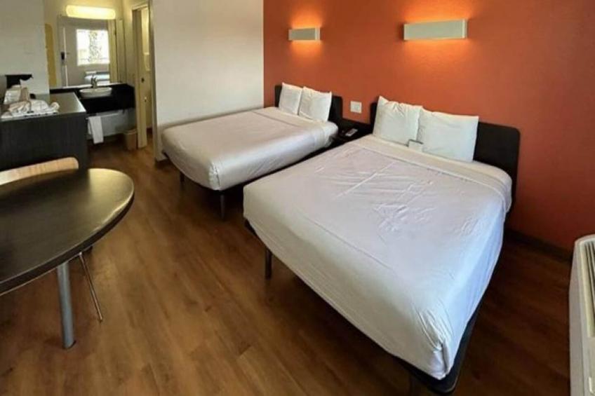 2 Queen Beds  Suite Non-Smoking Micfridge - foto 15