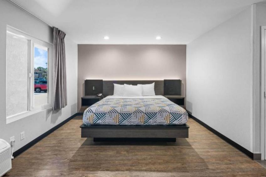1 King Bed  Non-Smoking Micfridge - foto 51