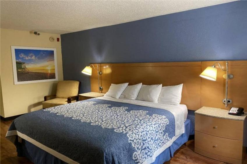 1 King Bed  Non-Smoking - foto 19
