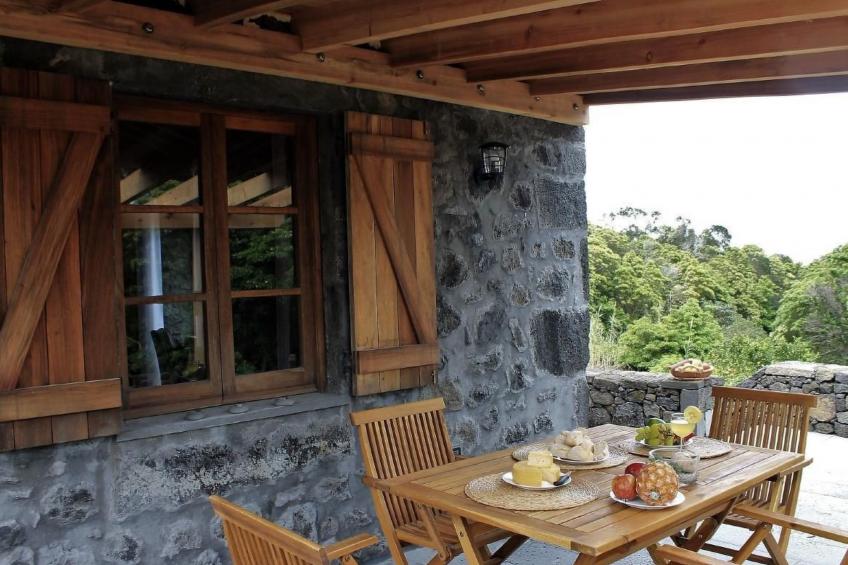 "Vinea Lava" mit Blick auf das Wasser