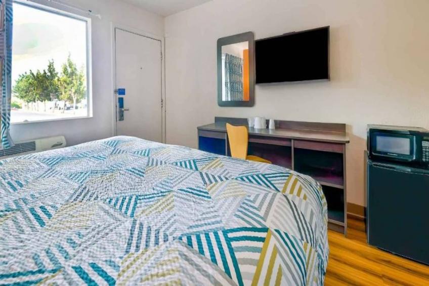 1 King Bed  Non-Smoking - foto 6