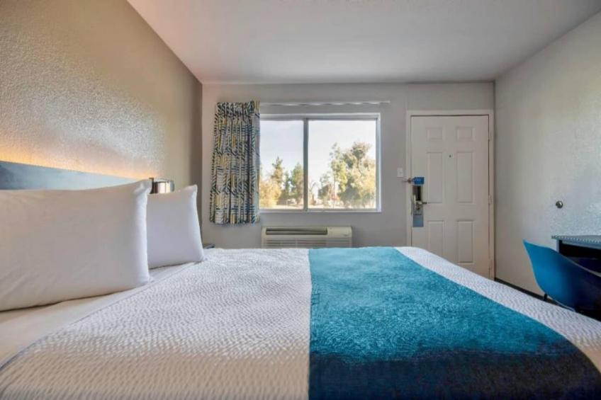 1 Queen Bed  Micfridge - foto 7