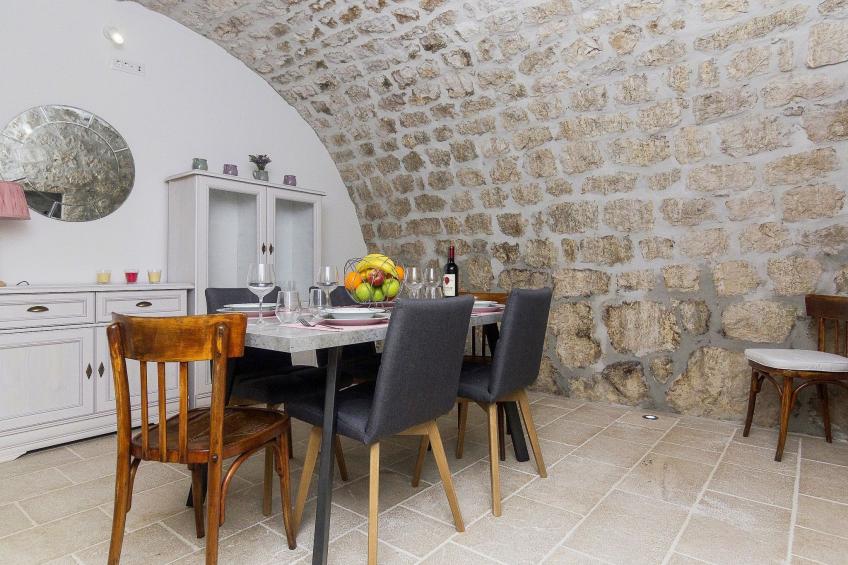 Schönes Steinhaus mit beheiztem Pool, Terrasse mit Meerblicl in ruhige Lage - foto 33